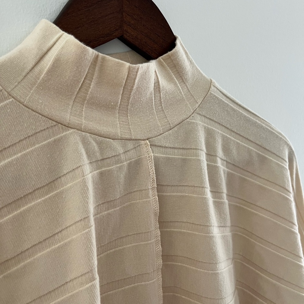 Urban Outfitters Batwing Crop Long Sleeved Top XS - Picture 3 of 3